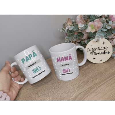Pack de Tazas Personalizadas “Papá y Mamá Cargando…” con Nombres