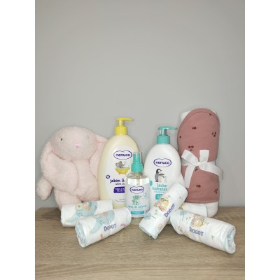 Cesta personalizada para bebé con muñeco y productos Nenuco
