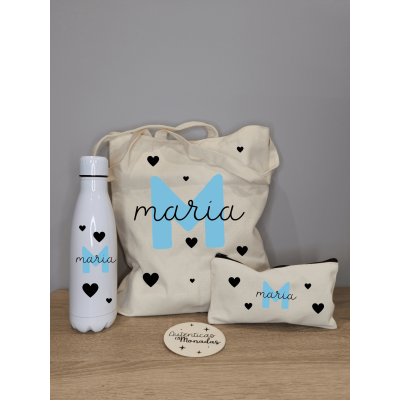 Pack Bolso, Neceser y Botella Personalizados con Inicial y Nombre – Corazones en Negro