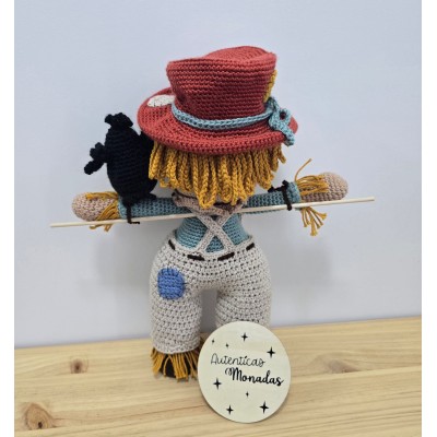 Espantapájaros y Cuervo de Crochet Hechos a Mano – Decoración de Halloween Artesanal (30 cm)