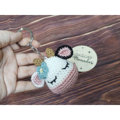 Llavero vaquita de crochet hecho a mano – Regalo artesanal y adorable