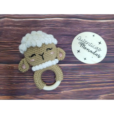 Mordedor Sonajero Oveja de Crochet Hecho a Mano – Ideal para Bebés