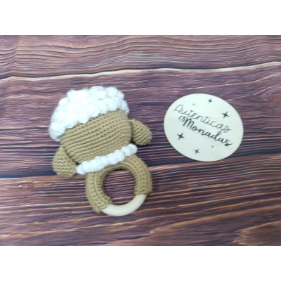 Mordedor Sonajero Oveja de Crochet Hecho a Mano – Ideal para Bebés