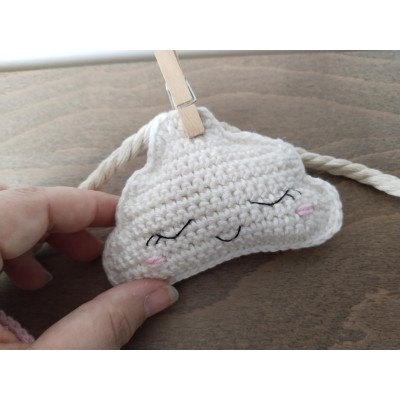 Nombre a Crochet Personalizado con Pinzas y Nubes