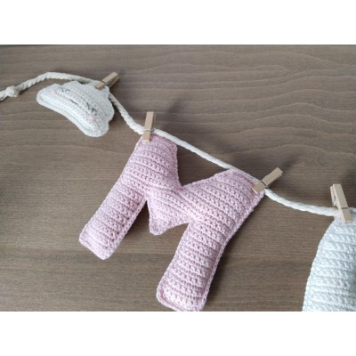 Nombre a Crochet Personalizado con Pinzas y Nubes