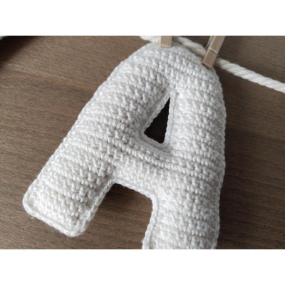 Nombre a Crochet Personalizado con Pinzas y Nubes