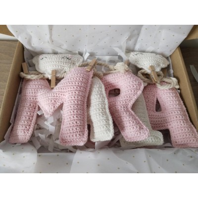 Nombre a Crochet Personalizado con Pinzas y Nubes