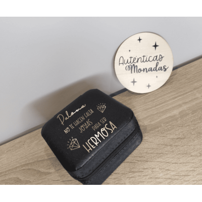 Pack Personalizado “No te hacen falta joyas para ser hermosa” – Joyero, Espejo y Llavero Negro