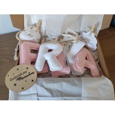 Nombre a Crochet Personalizado con Pinzas y Nubes