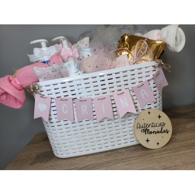 Cesta personalizada Banderines con productos Nenuco o Mustela y pañales Dodot para bebé