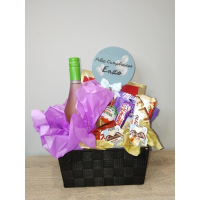 Cesta de Regalo Personalizada con Vino Rosado Frizzante y Bombones Nestlé