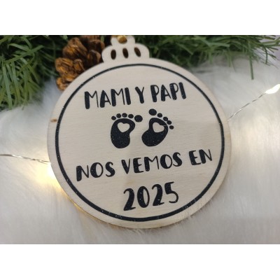 Decoración Navideña Mami y Papi Nos Vemos en (Año) de Madera Personalizada