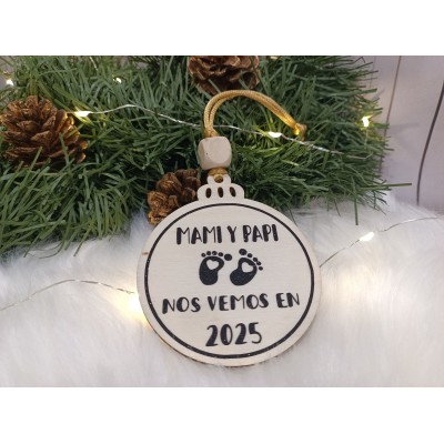 Decoración Navideña Mami y Papi Nos Vemos en (Año) de Madera Personalizada