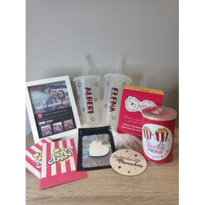 Pack Salado con Cuadro Netflix Personalizado para San Valentín – Regalo Original para Parejas