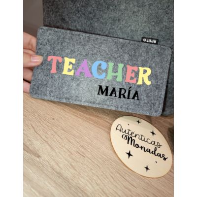 Pack regalo personalizado para profesoras o teachers.  Bolso, Neceser y portagafas a juego de fieltro reciclado.
