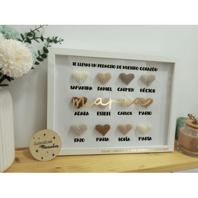 Cuadro personalizado fin de curso con corazones de crochet – Regalo para profesores