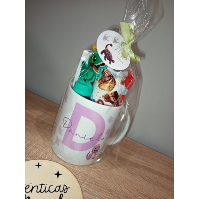 Taza personalizada con dulces y llavero a juego para eventos