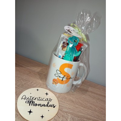 Taza personalizada con dulces y llavero a juego para eventos