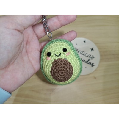 Llavero aguacate de crochet hecho a mano – Detalle artesanal y original