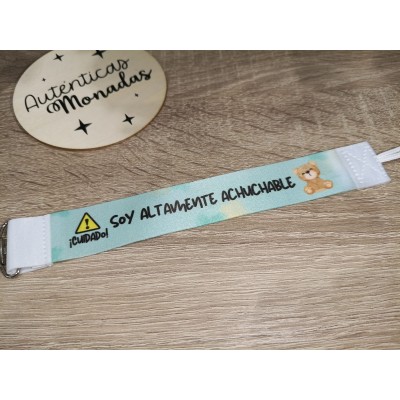 Chupetero Personalizado “¡Cuidado! Soy Altamente Achuchable” – Diseño Sublimable para Bebé