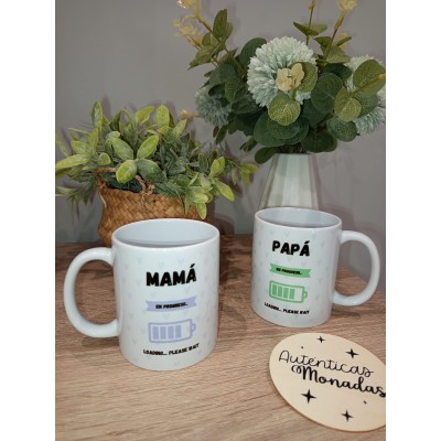 Pack de Tazas Personalizadas “Papá y Mamá Cargando…” con Nombres