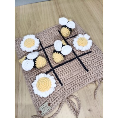 Tres en raya de abejitas para bebé | Juguete educativo de crochet hecho a mano