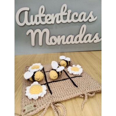 Tres en raya de abejitas para bebé | Juguete educativo de crochet hecho a mano