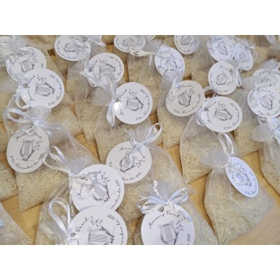 Saquitos de Organza con Arroz y Etiqueta Personalizada – Detalle para Invitados de Boda