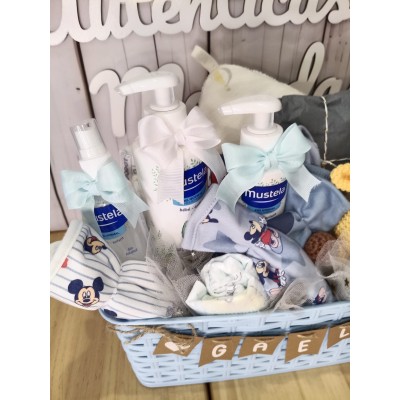 Cesta para Bebé Personalizada con Peluche Crochet | Mustela o Nenuco