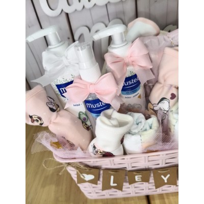 Cesta para Bebé Personalizada con Peluche Crochet | Mustela o Nenuco
