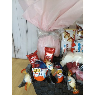 Cesta de Dulces Personalizada con Vino Frizzante y Chuches  Regalo Original
