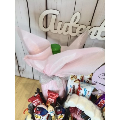 Cesta de Dulces Personalizada con Vino Frizzante y Chuches  Regalo Original