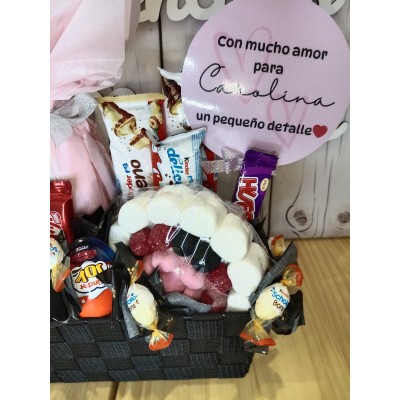 Cesta de Dulces Personalizada con Vino Frizzante y Chuches  Regalo Original
