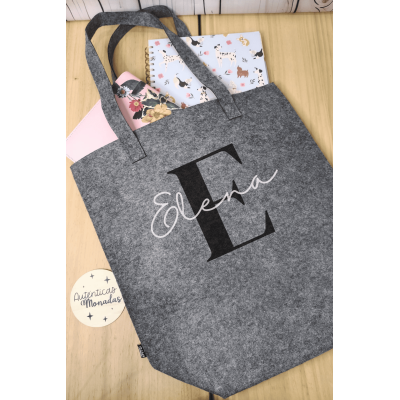 Bolso de Fieltro Reciclado Personalizado  Inicial Negra y Nombre Blanco  2 Tamaños a Elegir