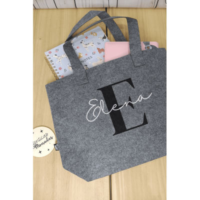 Bolso de Fieltro Reciclado Personalizado  Inicial Negra y Nombre Blanco  2 Tamaños a Elegir