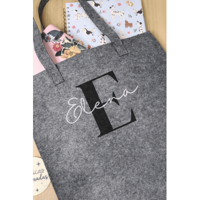 Bolso de Fieltro Reciclado Personalizado  Inicial Negra y Nombre Blanco  2 Tamaños a Elegir