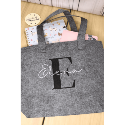 Bolso de Fieltro Reciclado Personalizado  Inicial Negra y Nombre Blanco  2 Tamaños a Elegir