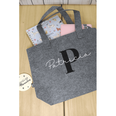 Bolso de Fieltro Reciclado Personalizado  Inicial Negra y Nombre Blanco  2 Tamaños a Elegir