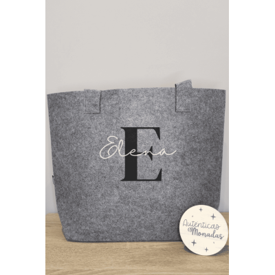Bolso de Fieltro Reciclado Personalizado  Inicial Negra y Nombre Blanco  2 Tamaños a Elegir