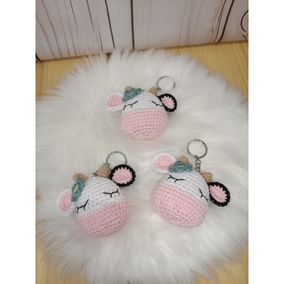 Llavero vaquita de crochet hecho a mano – Regalo artesanal y adorable