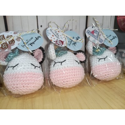 Llavero vaquita de crochet hecho a mano – Regalo artesanal y adorable