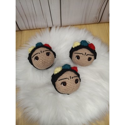 Llavero Frida Kahlo de crochet hecho a mano – Regalo artesanal único