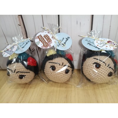 Llavero Frida Kahlo de crochet hecho a mano – Regalo artesanal único
