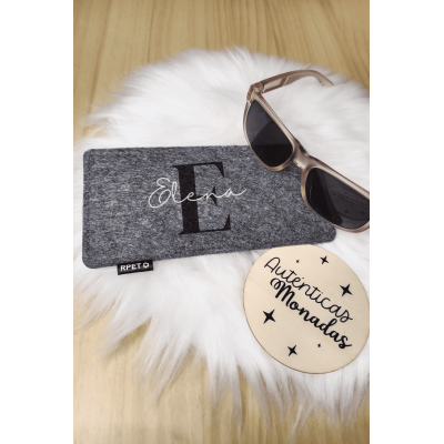 Portagafas personalizado de fieltro reciclado con inicial y nombre
