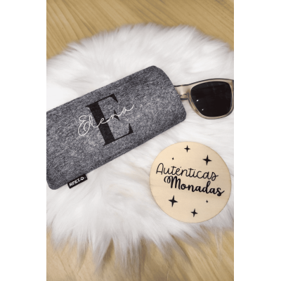 Portagafas personalizado de fieltro reciclado con inicial y nombre