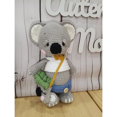 Koala crochet hecho a mano para bebé con bolsito  Amigurumi artesanal