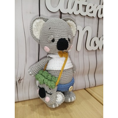 Koala crochet hecho a mano para bebé con bolsito  Amigurumi artesanal