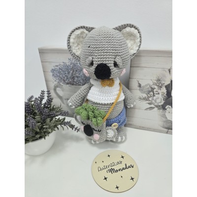 Koala crochet hecho a mano para bebé con bolsito  Amigurumi artesanal
