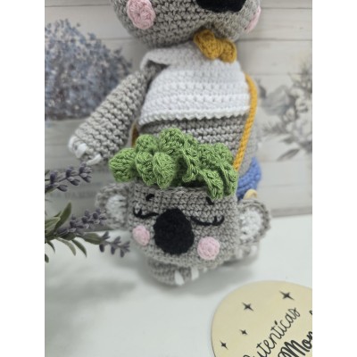 Koala crochet hecho a mano para bebé con bolsito  Amigurumi artesanal