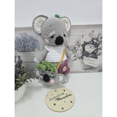 Koala crochet hecho a mano para bebé con bolsito  Amigurumi artesanal chica
